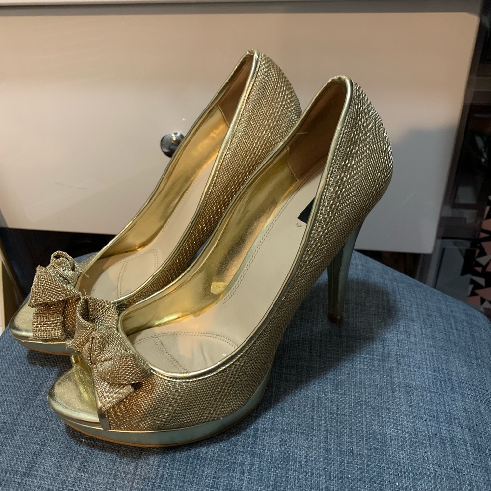 Gold bow peep toe heels from Zara